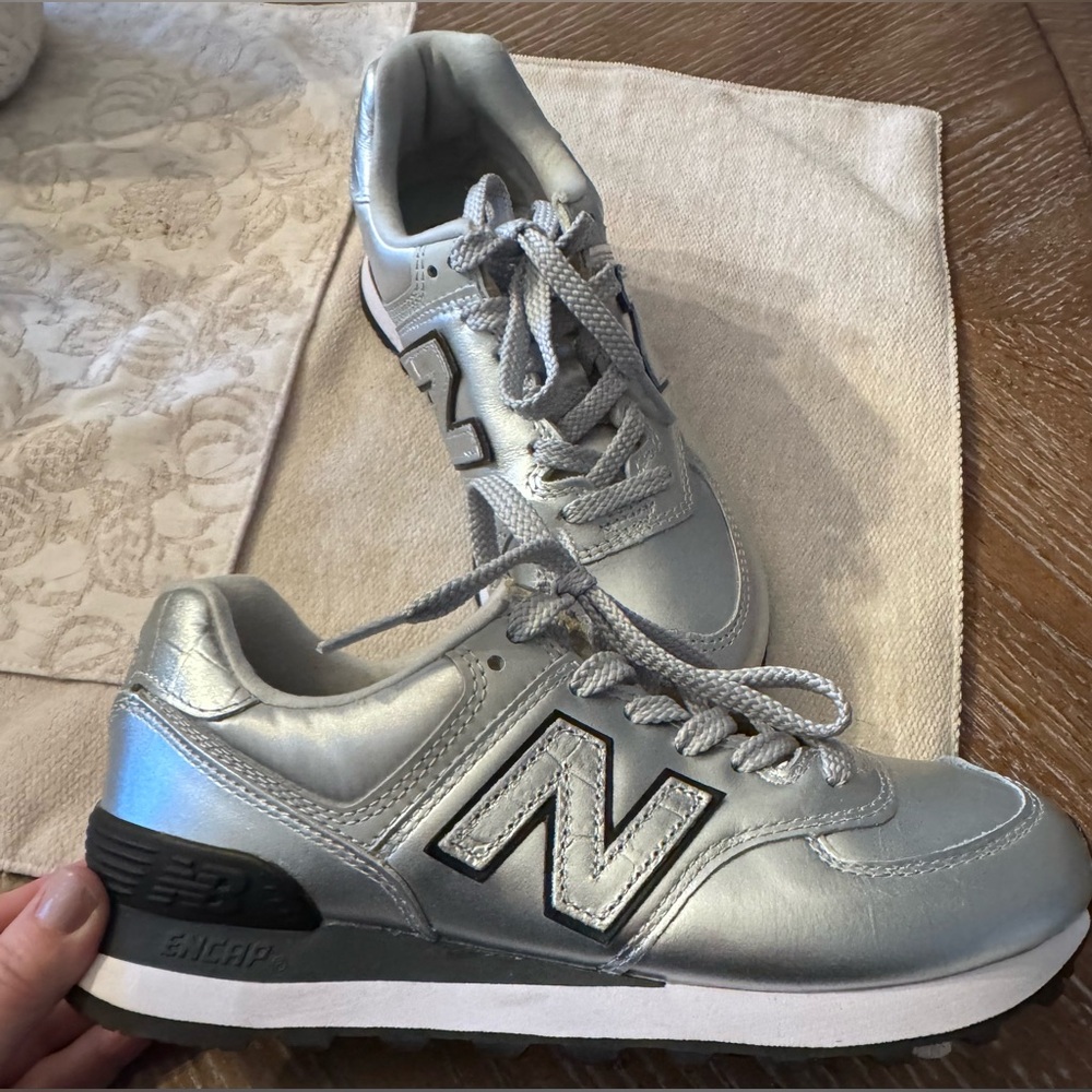 COPY - NEW BALANCE women’s silver metallic sneakers! NEW NEVER WORN. - Picture 3 of 6